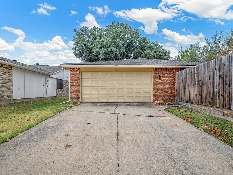 4904 Watkins Dr — Photo 15