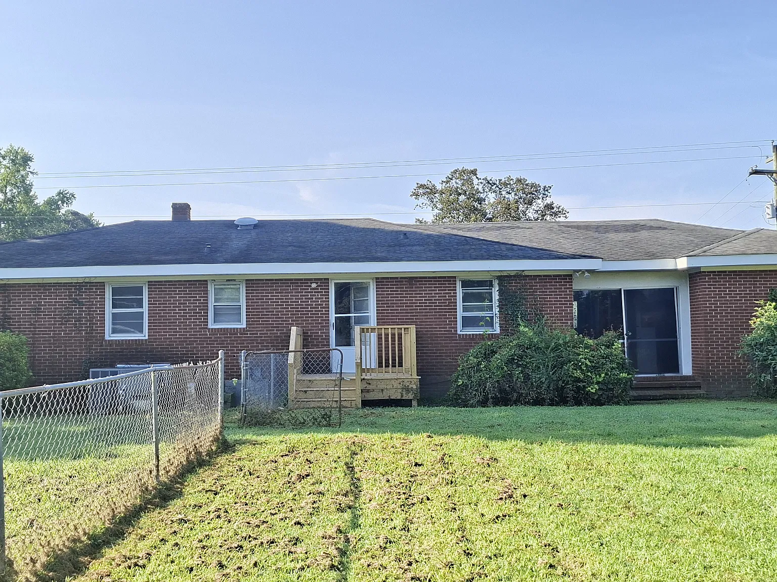 4 bed, 1.5 bath, 1643 sqft, $1,500 — Photo 2