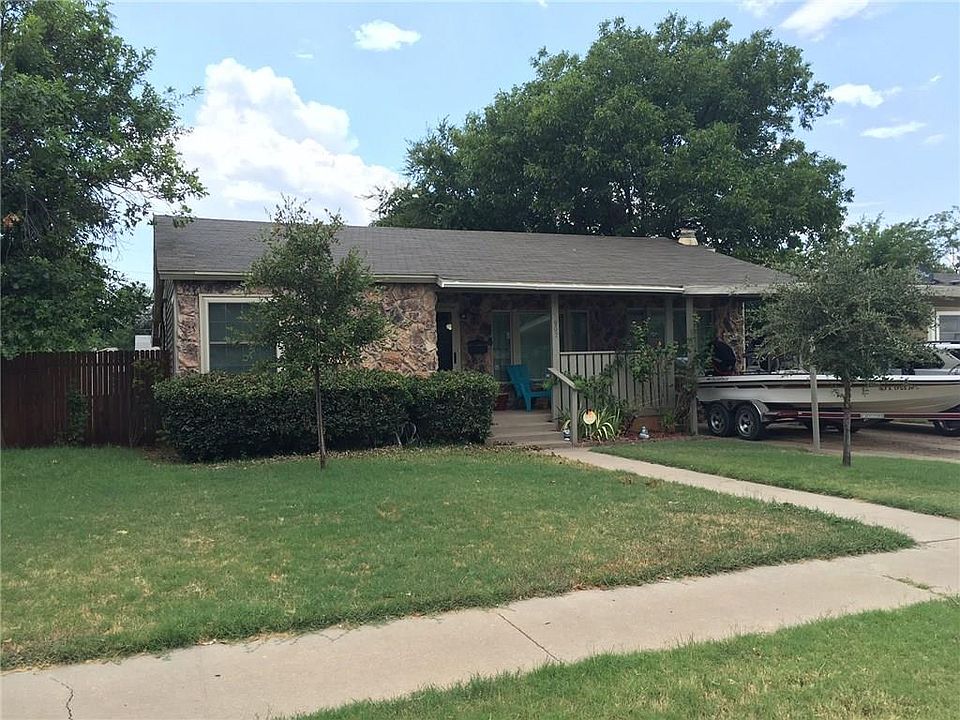 1st image of 902 S La Salle Dr