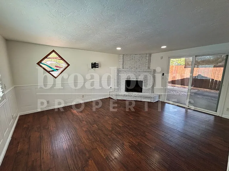 1515 Kent Ave — Photo 8