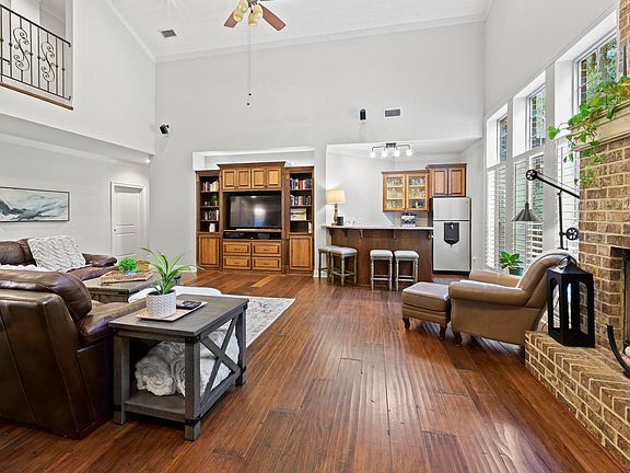 3rd image of 120 Traci Ct