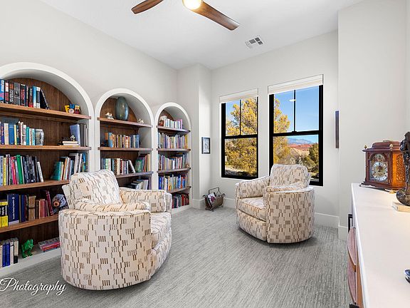 5th image of 221 N Emeraud Dr Unit 21