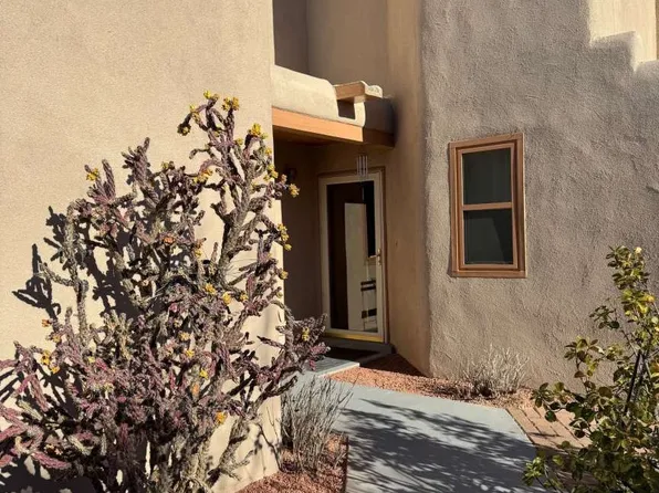 2947 Viaje Pavo Real, Santa Fe, NM 87505