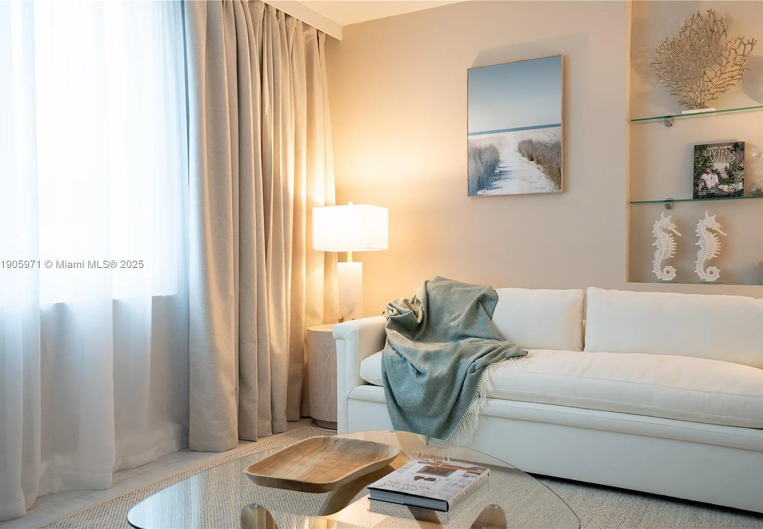 Roney Palace Condo — Photo 3