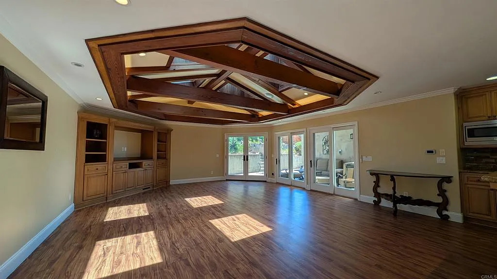 3 bed, 2504 sqft, $6,450 — Photo 4