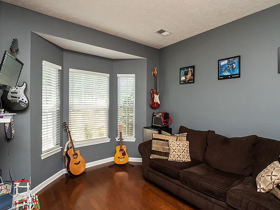 4th image of 532 Callie Ave