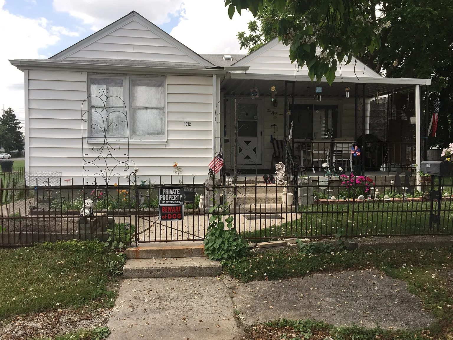 1052 Campbell Ave photo 1