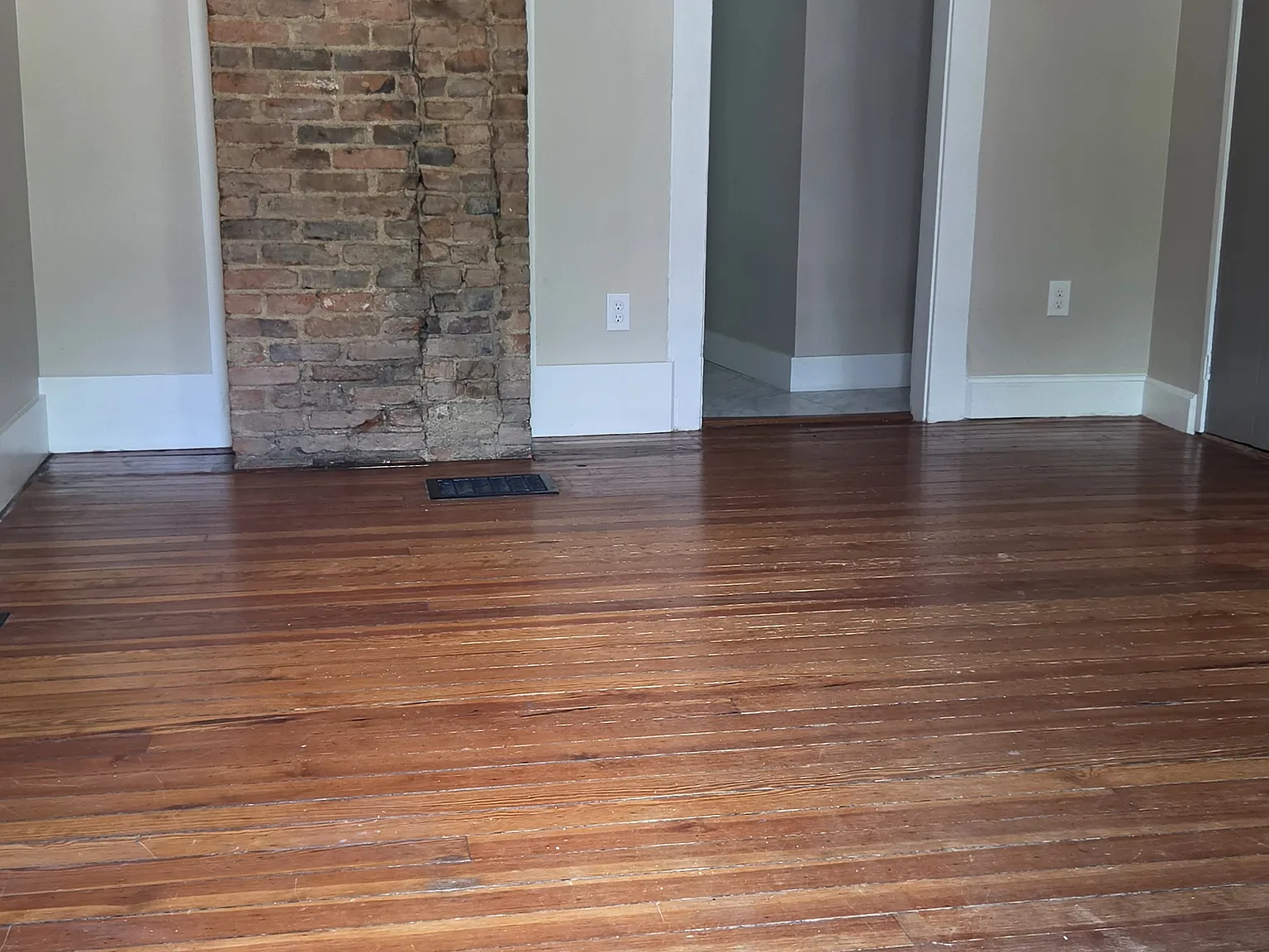 1 bed, 400 sqft, $1,600 — Photo 2