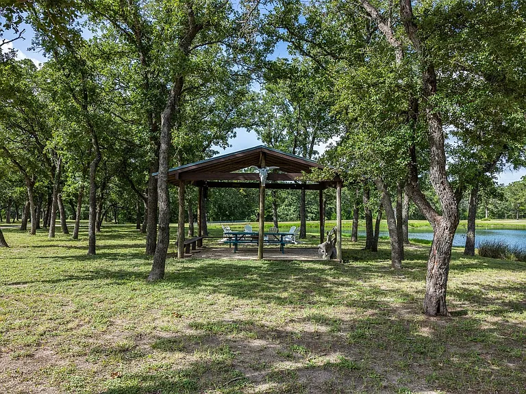 6811 Mockingbird Rd — Photo 32