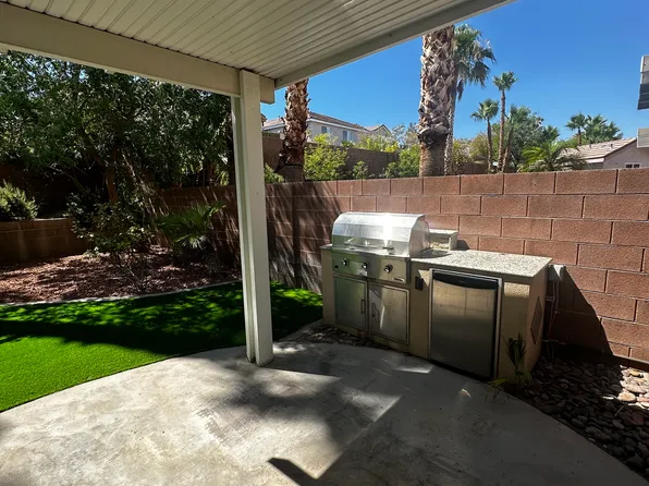 2569 Williamsburg St, Henderson, NV 89052