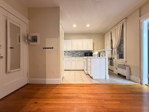 3rd image of 15 Colliston Rd APT 5