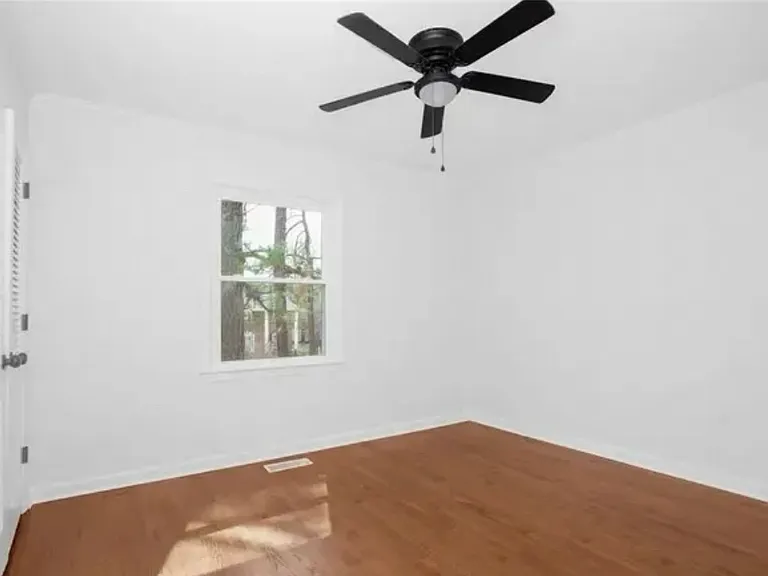 2710 Fordham Dr — Photo 5