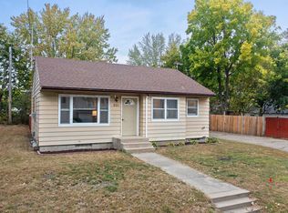 821 Stoughton Ave, Chaska, MN 55318