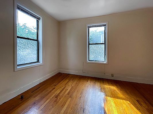 4th image of 19-06 Ditmars Blvd #A1