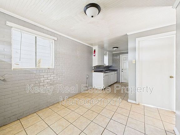 4th image of 704 13th St