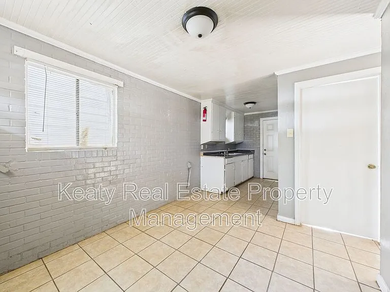 704 13th St — Photo 4