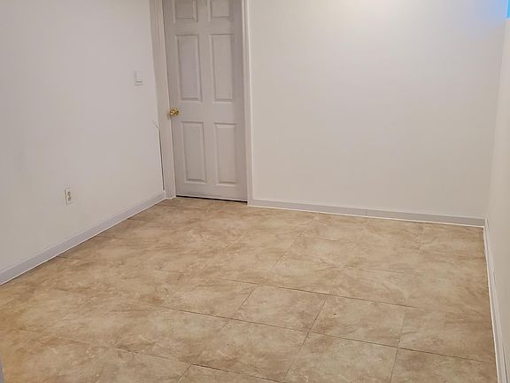 4th image of 42 Langere Pl