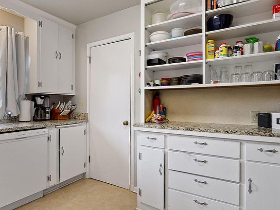 5th image of 4922 Sheridan Ave S #1