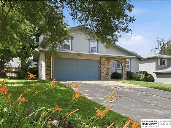 3rd image of 12910 Courtney Dr