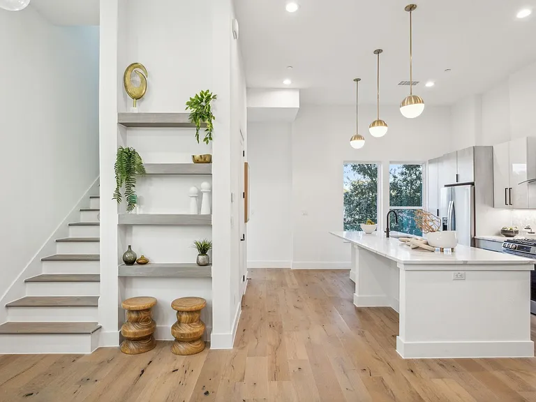 4208 Live Oak St #106 — Photo 6
