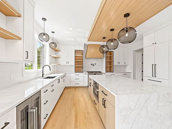 5th image of 8740 Adria Ct