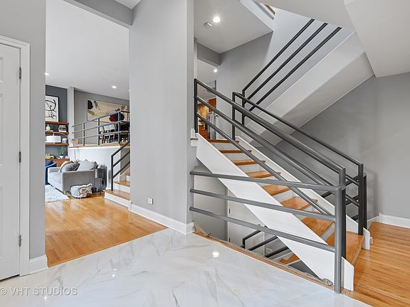 2nd image of 2050 W Le Moyne St