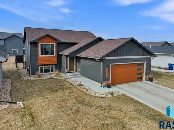 5616 E Brennan Dr, Sioux Falls, SD 57110
