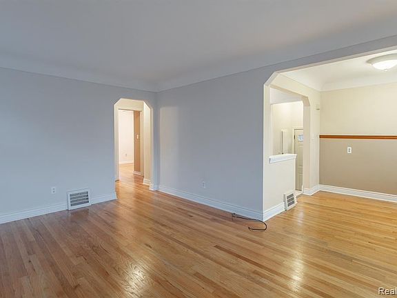 3rd image of 14861 Warwick Ave