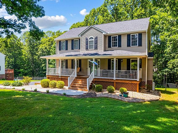 2nd image of 134 Fernwood Dr