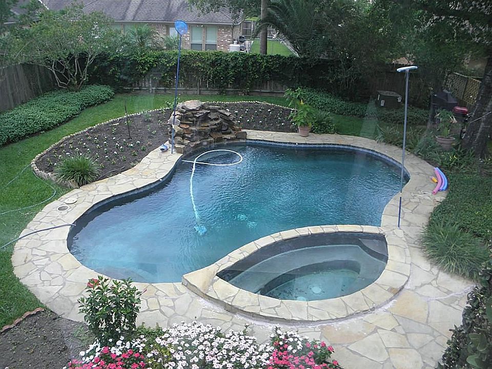 1st image of 2410 Meadow Way Dr
