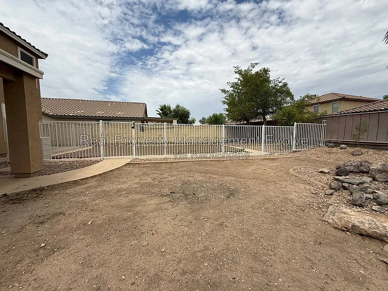 25824 W Burgess Ln — Photo 33