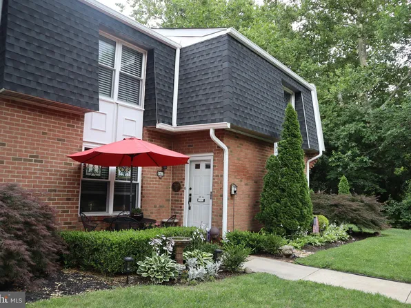 1067 Harbour Dr, Palmyra, NJ 08065