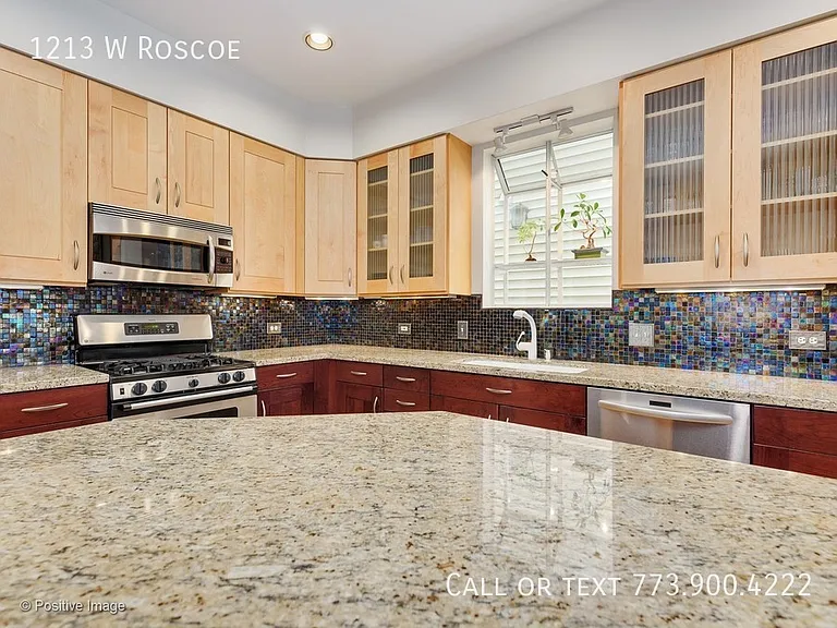 1213 W Roscoe St — Photo 10