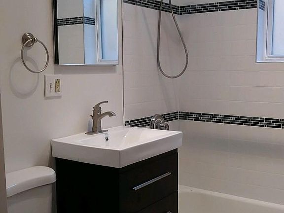 5th image of 839 N Damen Ave #3