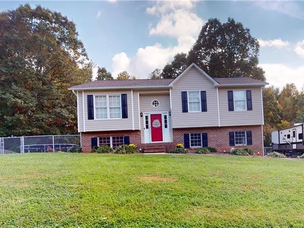 137 Stone Bridge Rd, Mount Airy, NC 27030