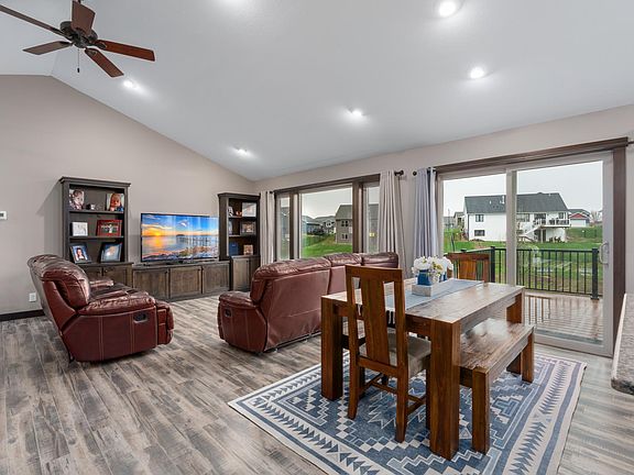 5th image of 1646 Otter Way