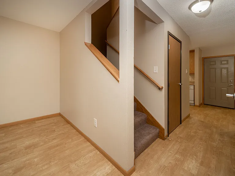 WOODVIEW APARTMENTS — Photo 7