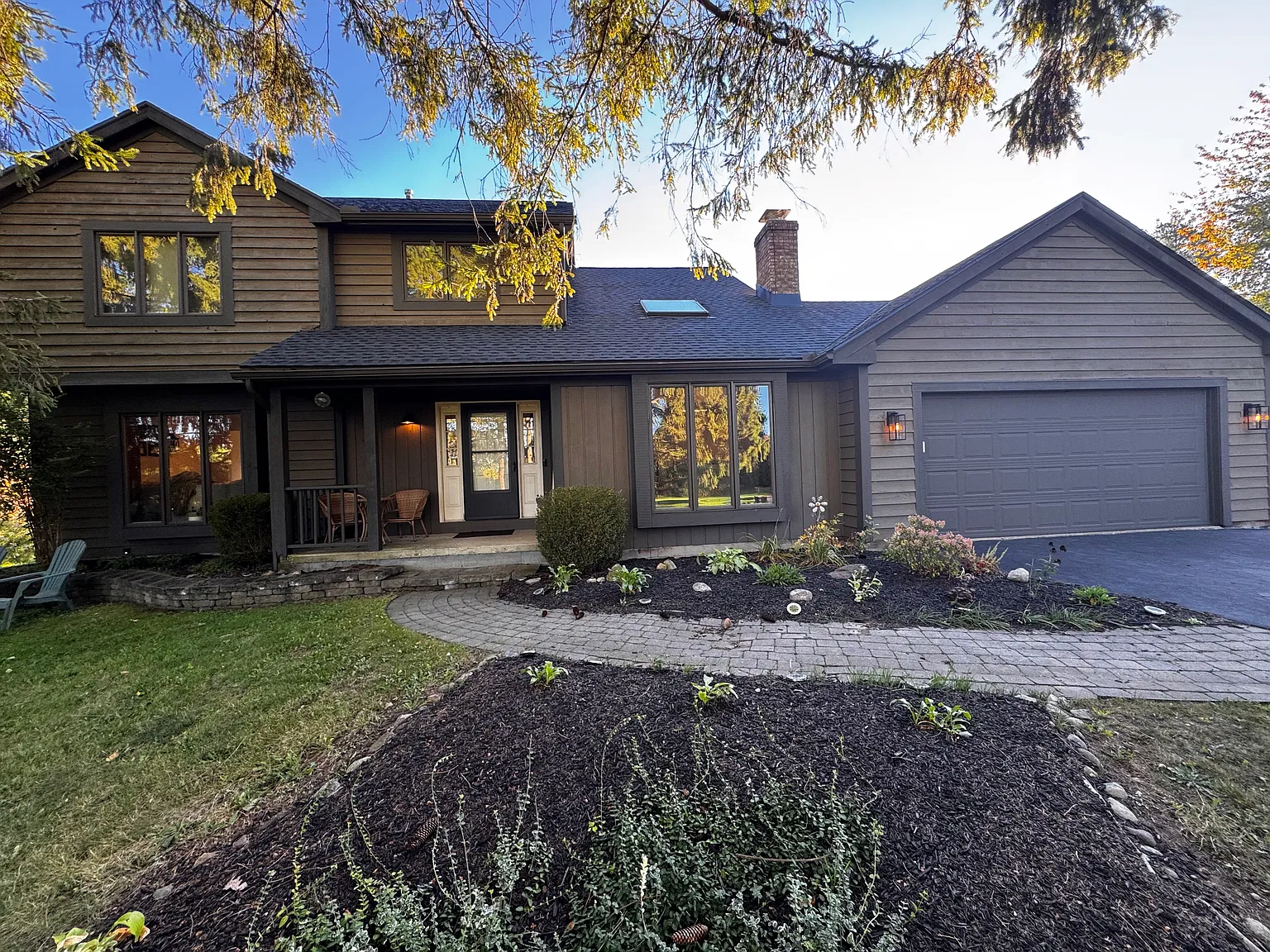 4 bed, 1932 sqft, $3,700 — Photo 1