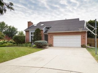 523 Hampton Cir, Bartlett, IL 60103