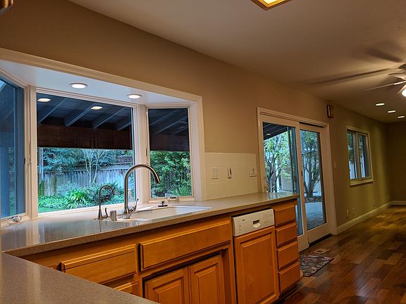 4th image of 120 Albert Ct