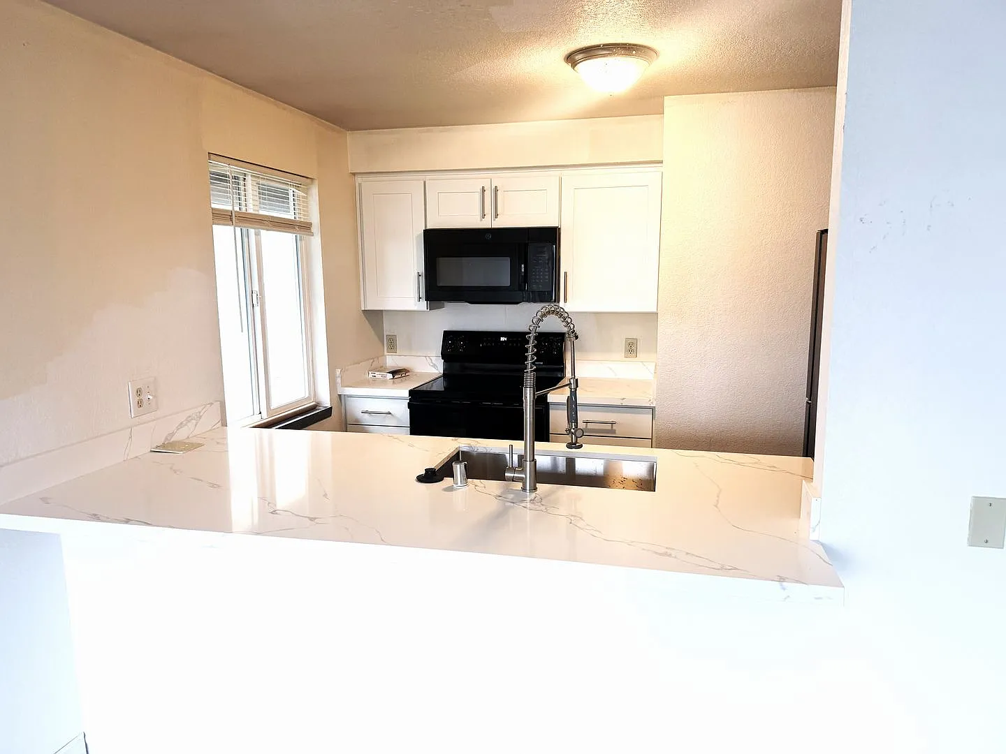 Caprice Apartments — Photo 1