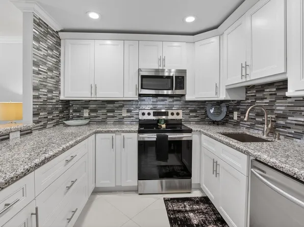 102 Waterford E, Delray Beach, FL