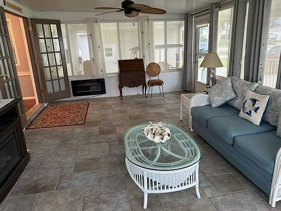 5th image of 1658 Primrose Ln