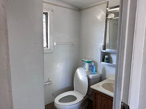 5th image of 825 Parkview Dr #11