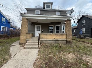 937 Oakdale St SE, Grand Rapids, MI 49507