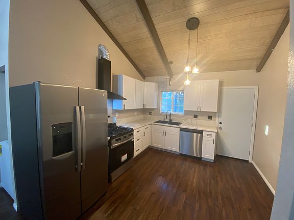 3rd image of 221 Valley St APT B