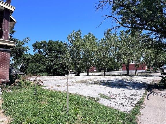 2nd image of 2908 Prospect Ave