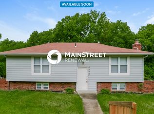 6808 NW Victor Dr, Parkville, MO 64152
