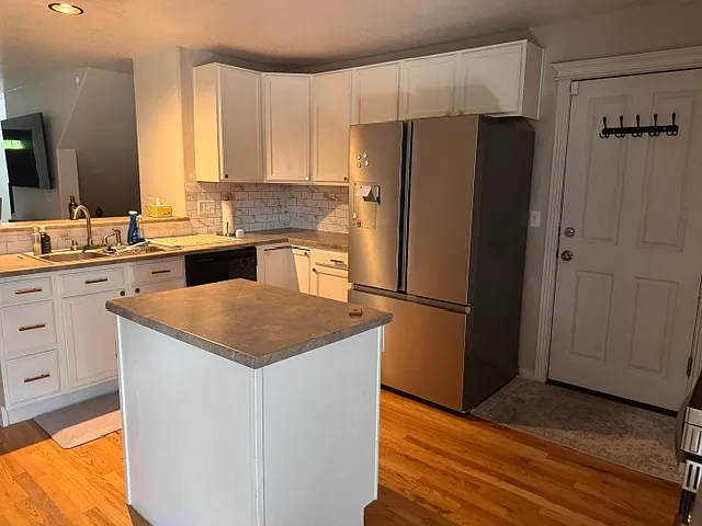 10798 Dayton Way — Photo 12