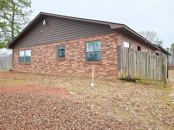 3rd image of 301 Hammond Dr APT A1
